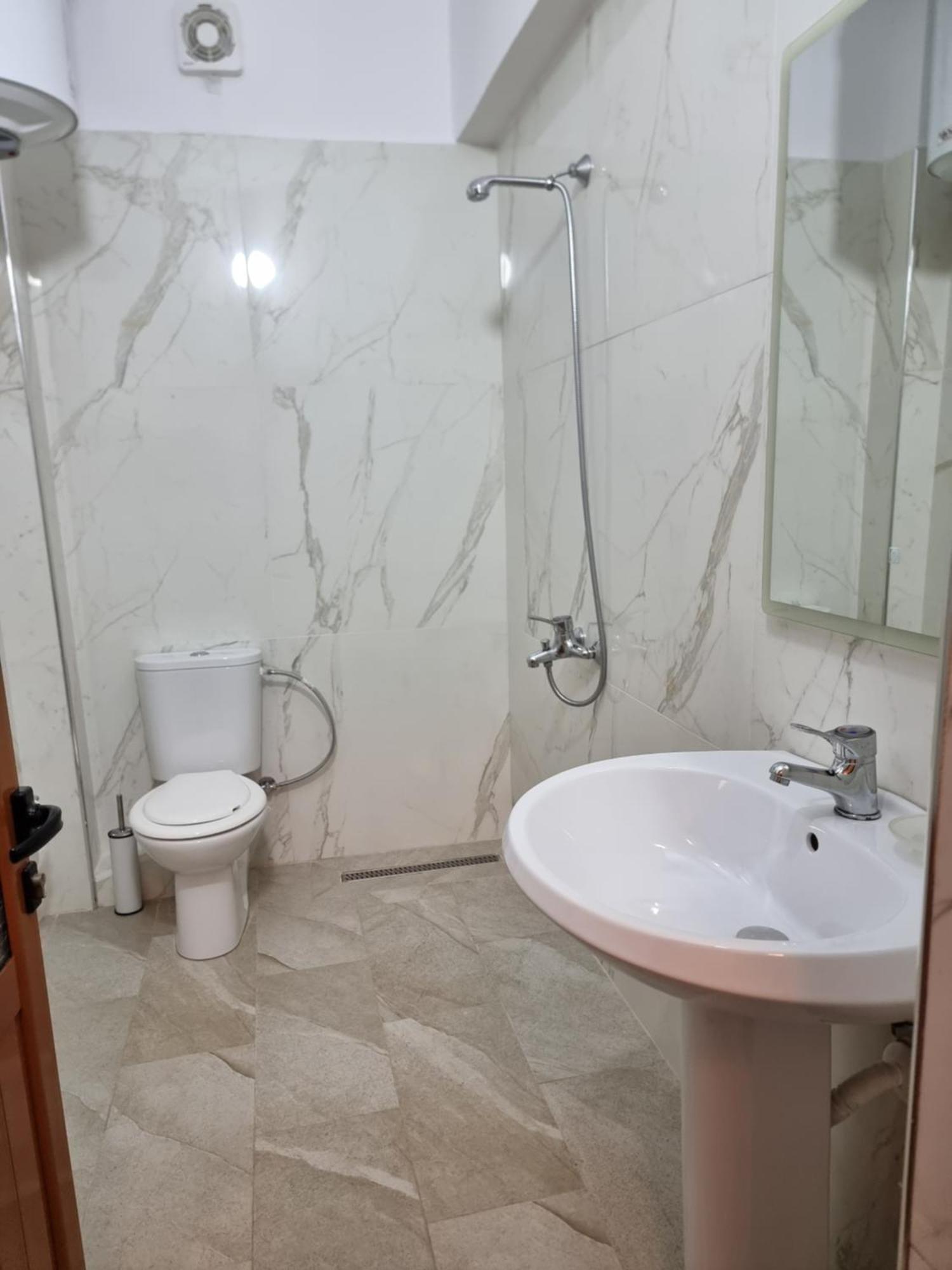 Kc Apartment Μπεράτ Εξωτερικό φωτογραφία
